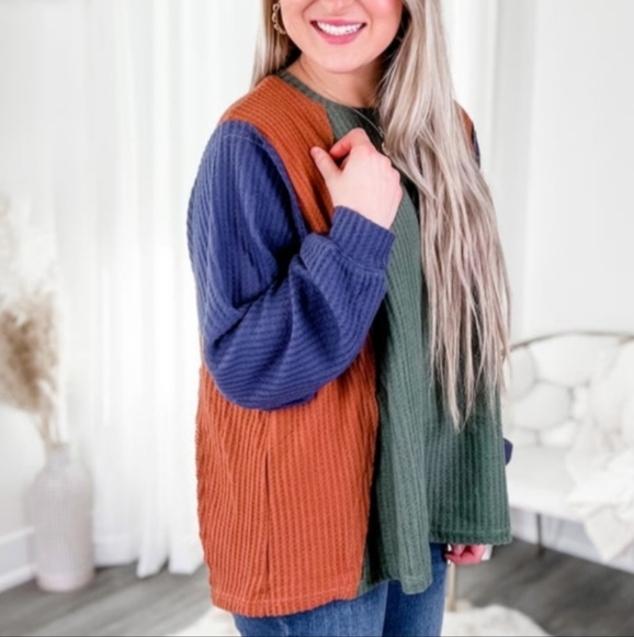 Nwt Boutique Brand color block top - Picture 4 of 4